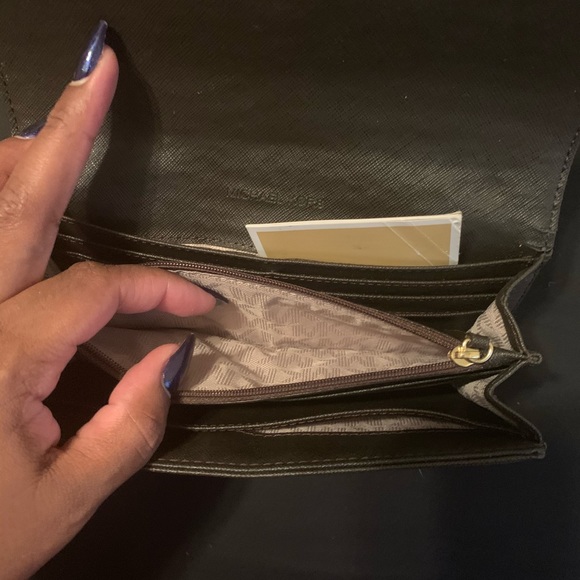 Michael Kors wallet - Picture 4 of 4